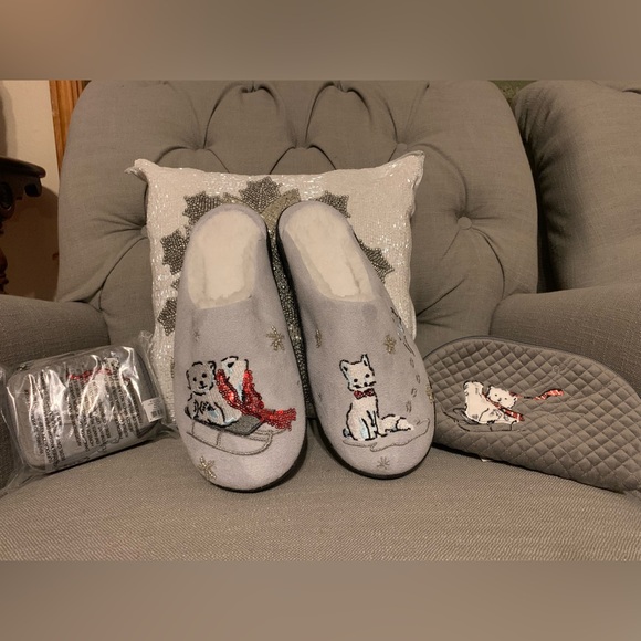 Vera Bradley Beary Merry embellished slippers - Picture 5 of 13